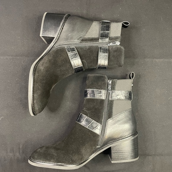 Donald J. Pliner Dahlin Womens Suede Embossed Ankle Boots - Picture 9 of 11